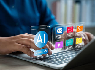 Principiante en criptomonedas familiarizándose con los fundamentos del trading automático mediante IA